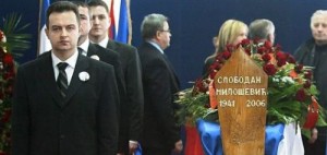 ivica_dacic_slobodanmilosevic_grob_001