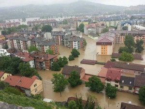 upozorenje-poplave-nose-potencijalnu-opasnost-sirenja-zarazni-bolesti_1400160211